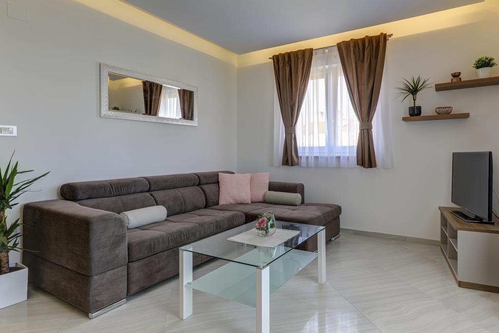 Apartments Lapis เปรมันตูรา ภายนอก รูปภาพ