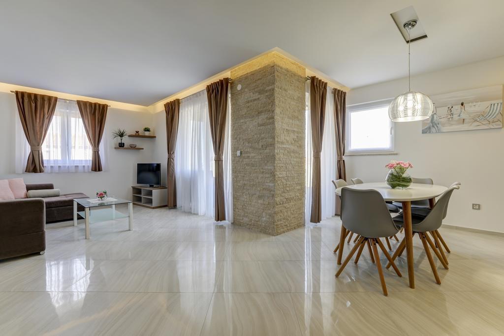 Apartments Lapis เปรมันตูรา ภายนอก รูปภาพ