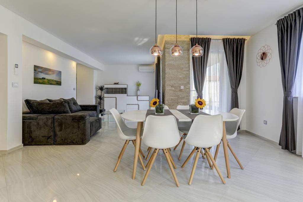 Apartments Lapis เปรมันตูรา ภายนอก รูปภาพ