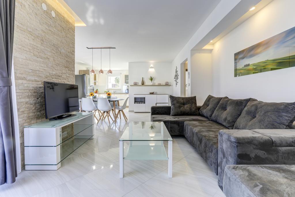 Apartments Lapis เปรมันตูรา ภายนอก รูปภาพ